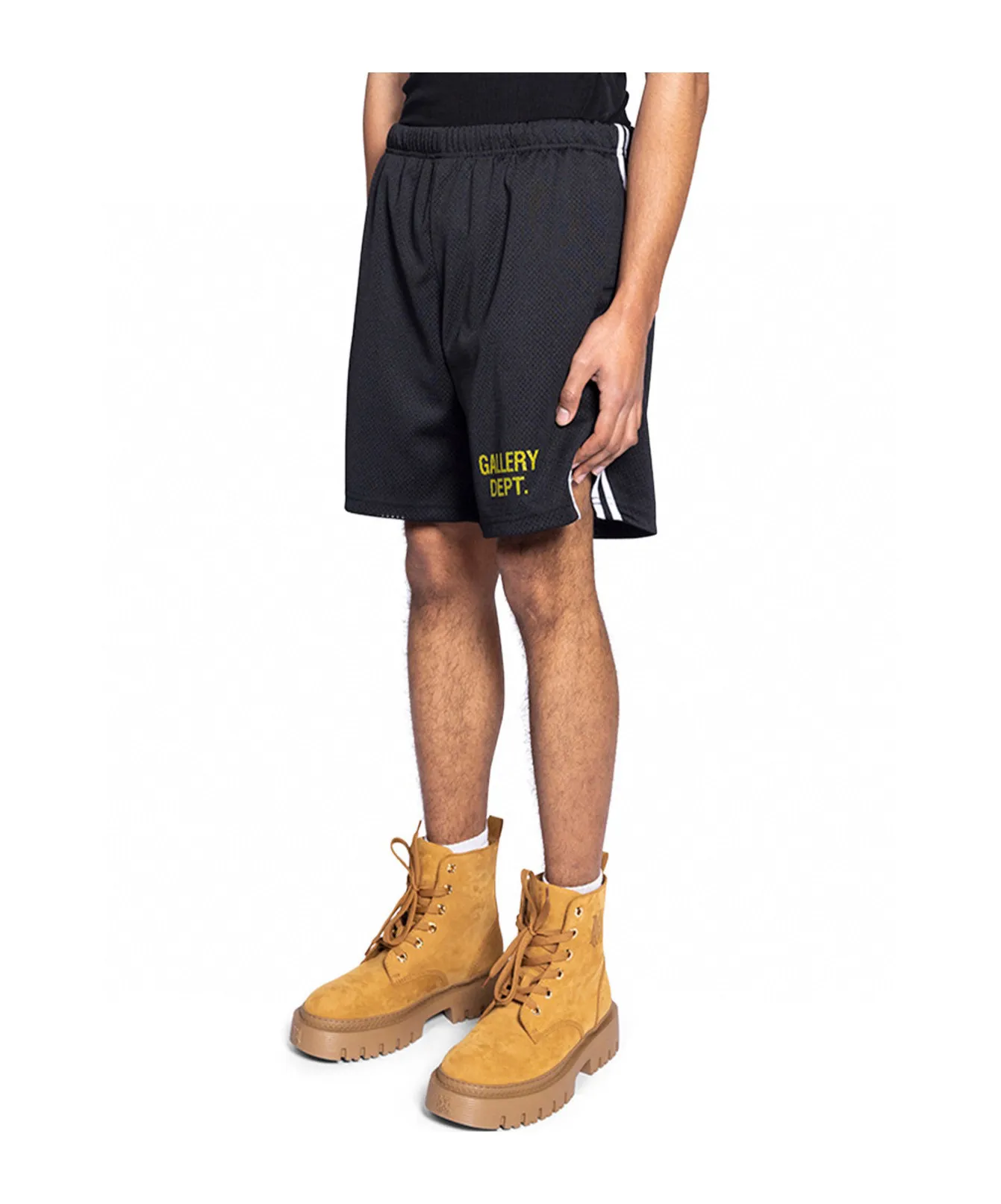 GALLERY DEPT. VENICE COURT SHORTS English mesh shorts Logo webbing wide-leg basketball shorts Black and white S-XL Original molding Loose wide-leg version American boys' first choice Breathable mesh fabric Superimposed soft material inside Comfortable and easy to match Custom-woven original consistent webbing/main mark/component wash mark Details are enlarged to follow